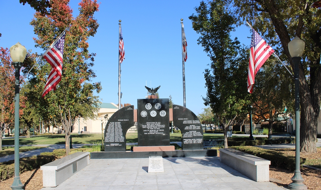 TRACY COMMUNITY WAR VETERANS MEMORIAL
