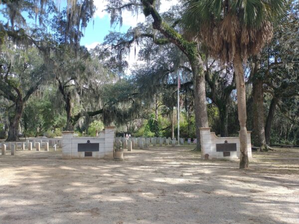 SACRED TO THE MEMORY OF VETERANS OF WORLD WARS MEMORIAL GATES