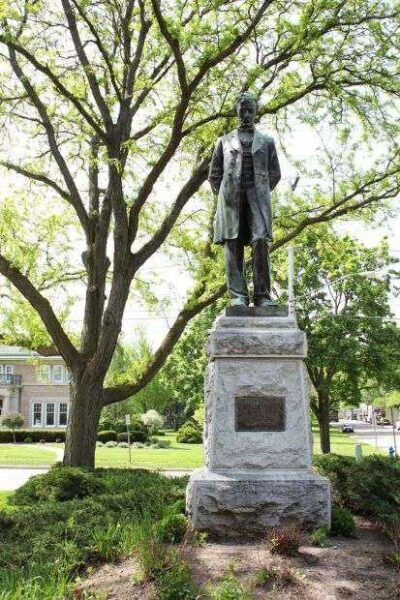 BURLINGTON ABRAHAM LINCOLN MEMORIAL STATUE