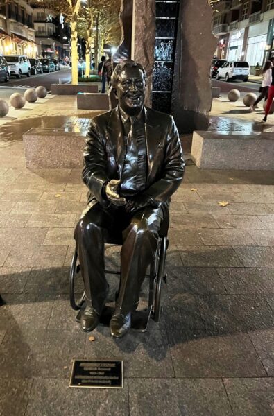 AMERICAN WAY VISIONARY FRANKLIN D. ROOSEVELT MEMORIAL STATUE