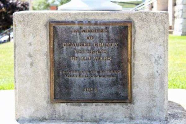 OZAUKEE COUNTY VETERANS MEMORIAL FLAG POLE PLAQUE II