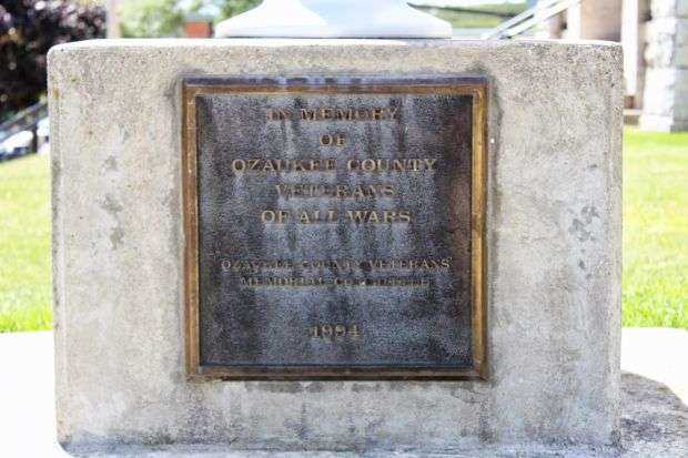 OZAUKEE COUNTY VETERANS MEMORIAL FLAG POLE PLAQUE II