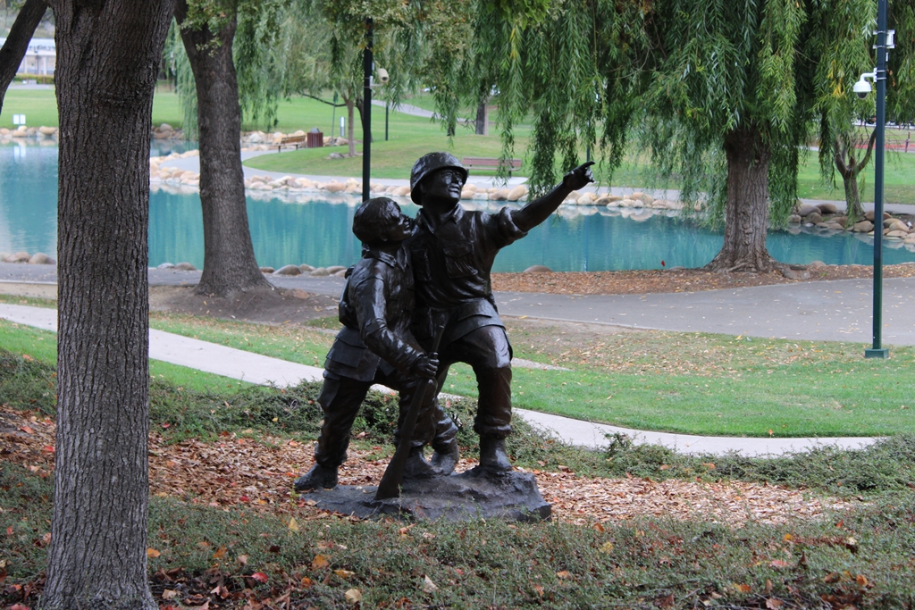 ALL WARS MEMORIAL STATUE