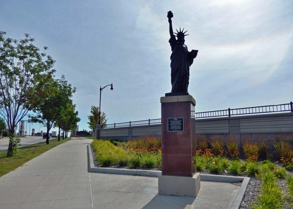 CITY OF FARGO STATUE OF LIBERTY REPLICA MEMORIAL