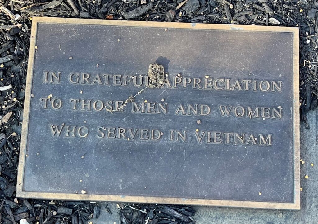 IN GRATEFUL APPRECIATION OF THOSE MEN AND WOMEN WHO SERVED IN VIETNAM MEMORIAL PLAQUE