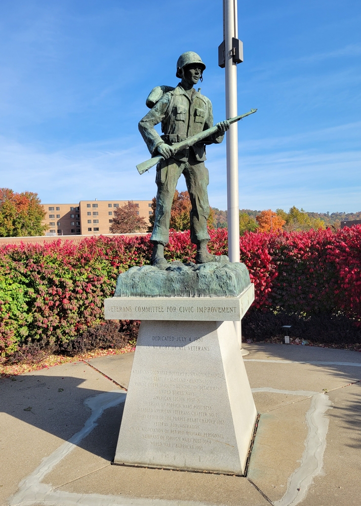 IN MEMORY OF ALL VETERANS MEMORIAL STATUE