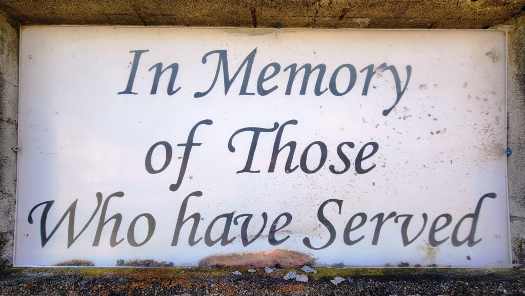 IN MEMORY OF THOSE WHO HAVE SERVED MEMORIAL PLAQUE