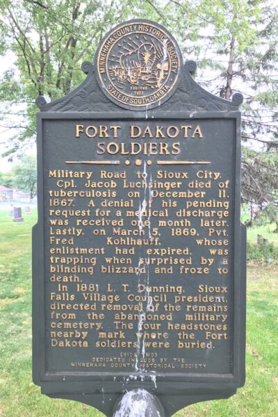 FORT DAKOTA SOLDIERS MEMORIAL MARKER BACK