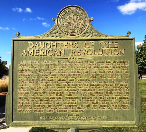 DAUGHTERS OF THE AMERICAN REVOLUTION MEMORIAL MARKER FRONT