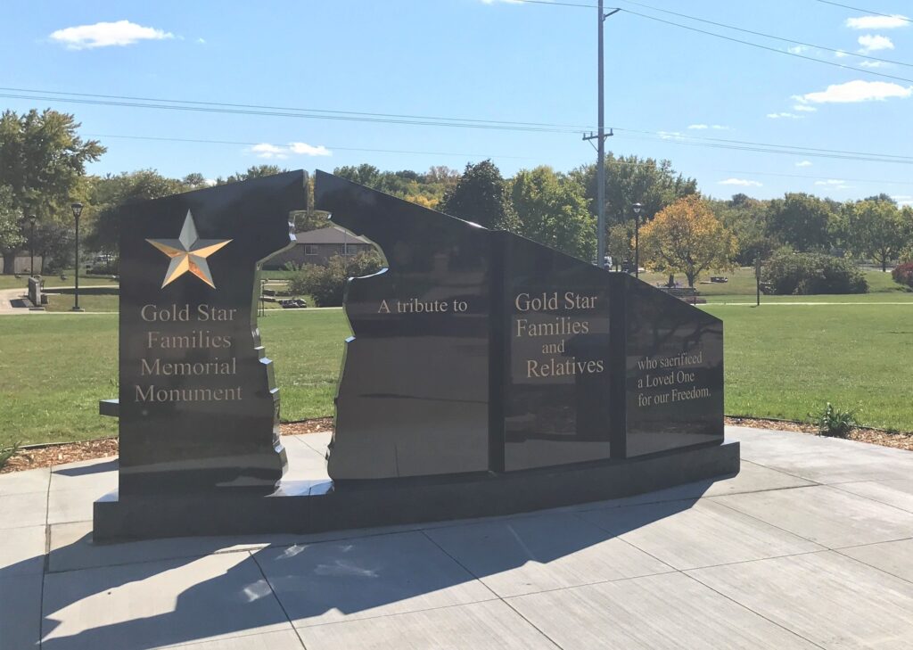 SIOUX FALLS GOLD STAR FAMILIES MEMORIAL MONUMENT FRONT