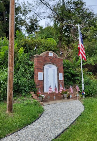 COURTNEY, PA HONOR ROLL WAR MEMORIAL