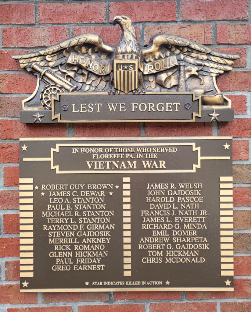 LEST WE FORGET VIETNAM WAR MEMORIAL PLAQUE