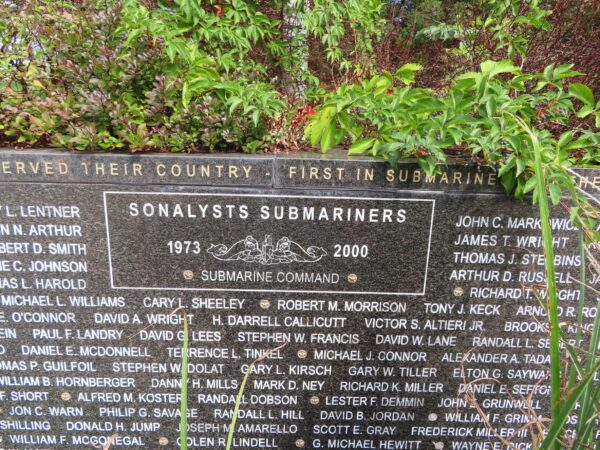 SONALYST SUBMARINES MEMORIAL CLOSE-UP