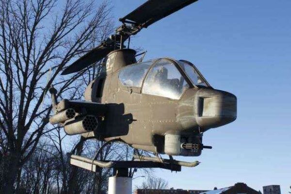 AH-1S COBRA MEMORIAL HELICOPTER