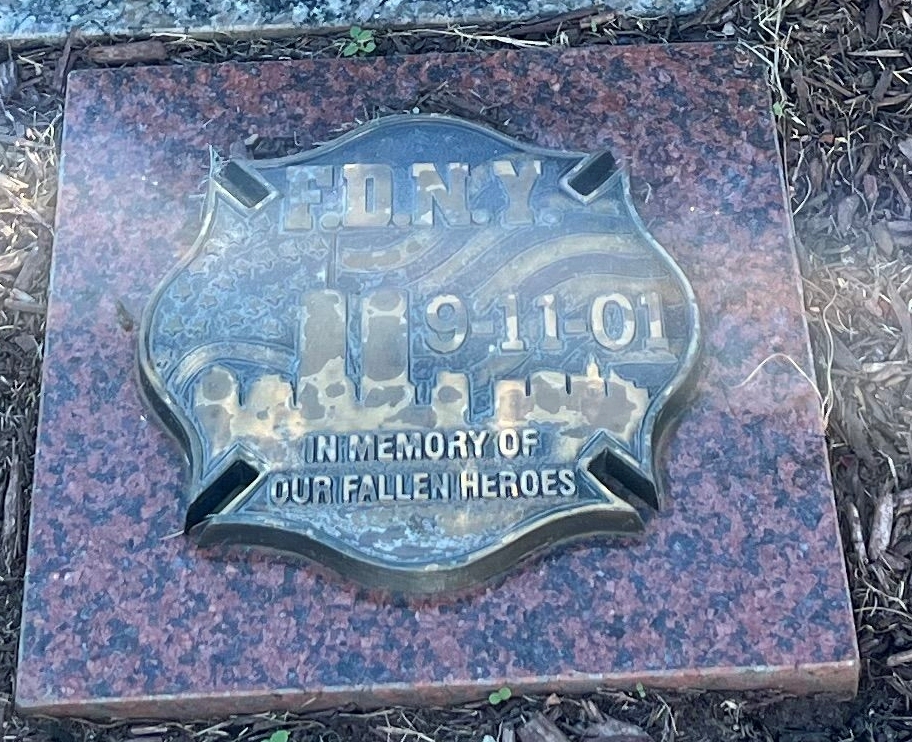 F.D.N.Y. 9-11-01 FALLEN HEROES MEMORIAL MEDALLION