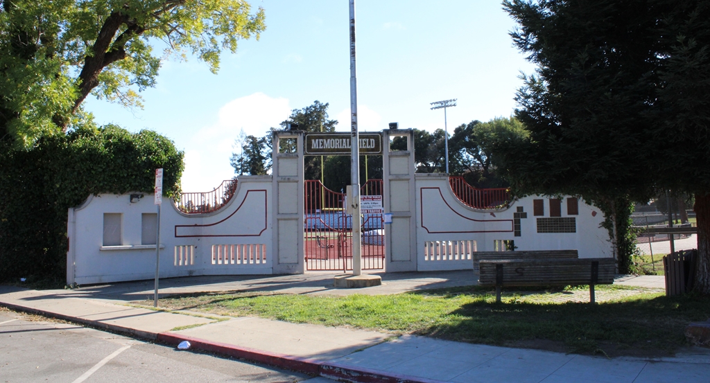 MEMORIAL FIELD SANTA CRUZ GATE