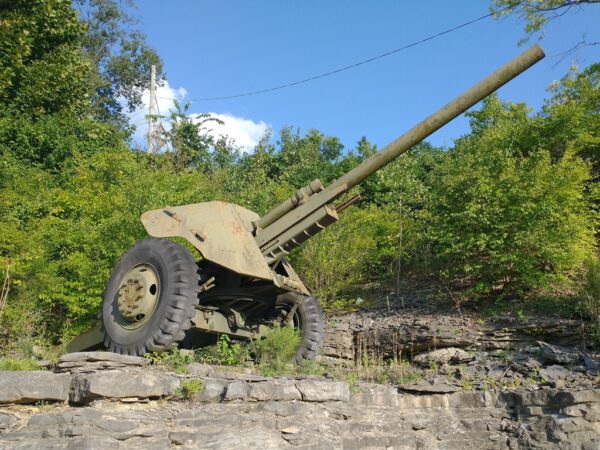 FRANKFORT T-8 90MM ANTITANK GUN WAR MEMORIAL