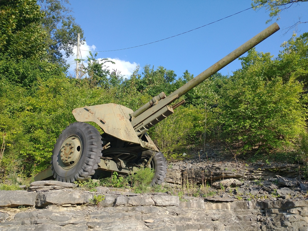 FRANKFORT T-8 90MM ANTITANK GUN WAR MEMORIAL