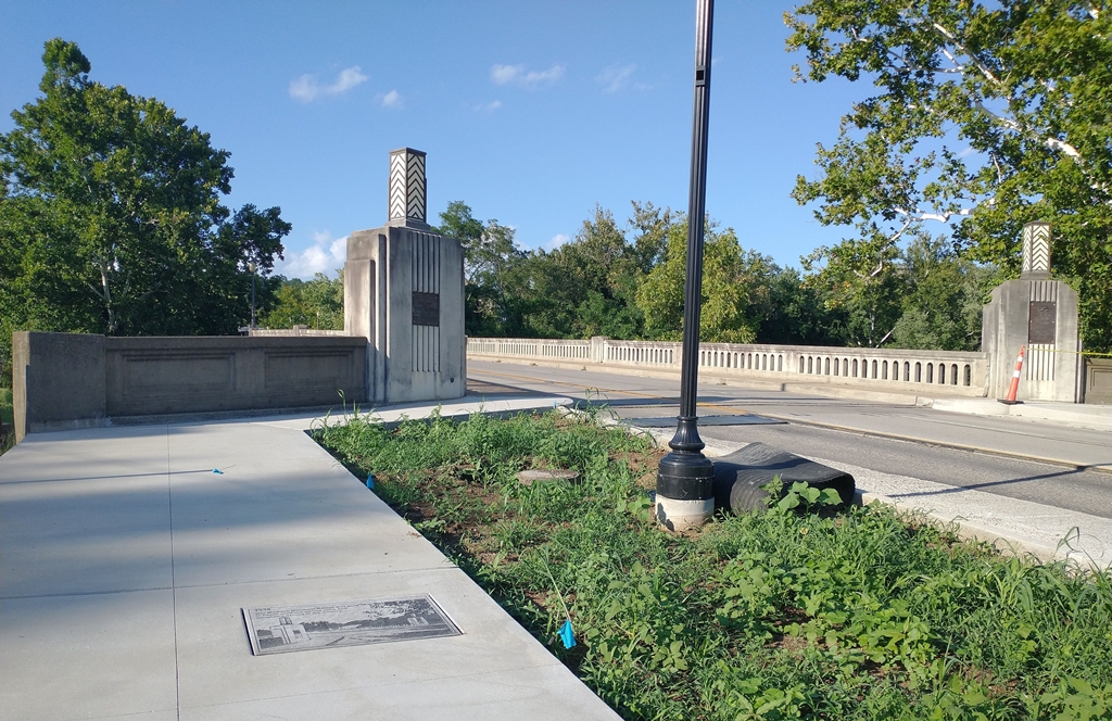 WAR MOTHERS MEMORIAL BRIDGE