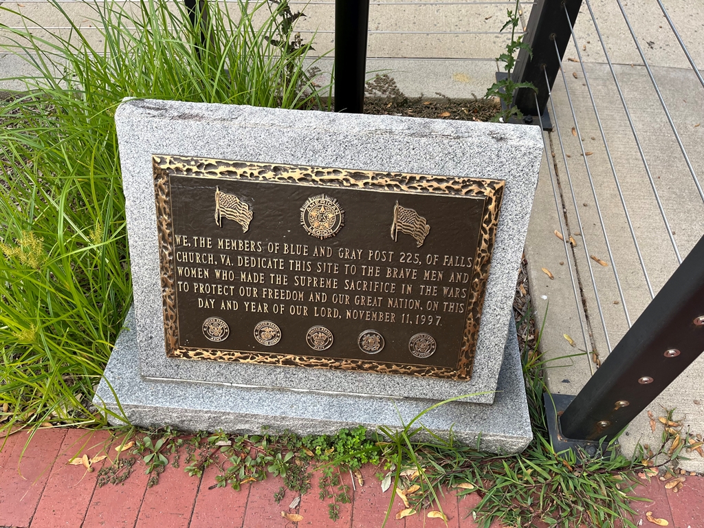 BLUE AND GRAY POST 225 SUPREME SACRIFICE WAR MEMORIAL