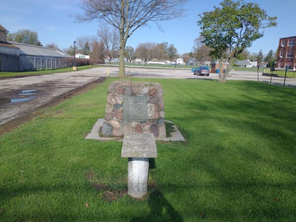 POINT PLACE ALL WARS VETERANS MEMORIAL