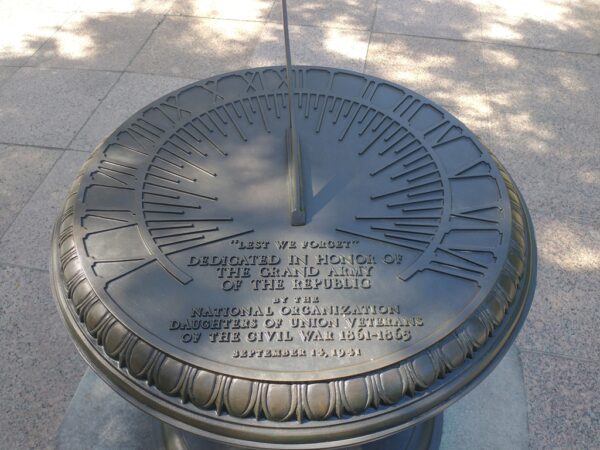 “LEST WE FORGET”” SUNDIAL WAR MEMORIAL TOP