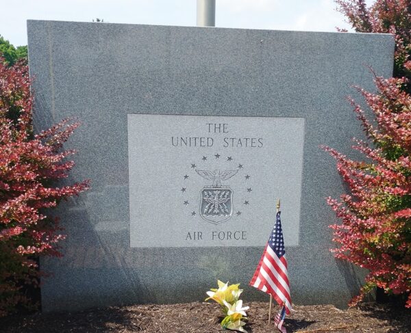 STAR COUNTY VETERANS MEMORIAL STONE E