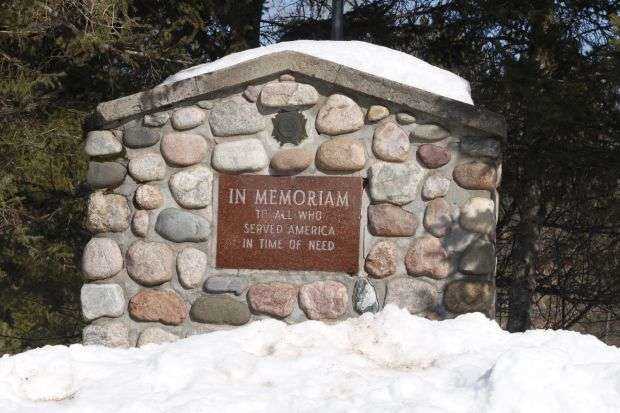 MEMORIAL CEMETERY VETERANS MEMORIAL