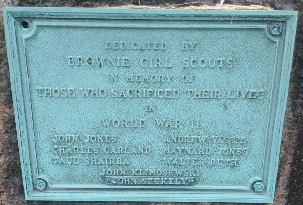BROWNIE GIRL SCOUTS WORLD WAR II MEMORIAL PLAQUE