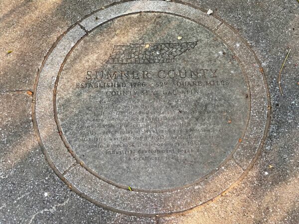 SUMNER COUNTY WAR MEMORIAL PLAQUE