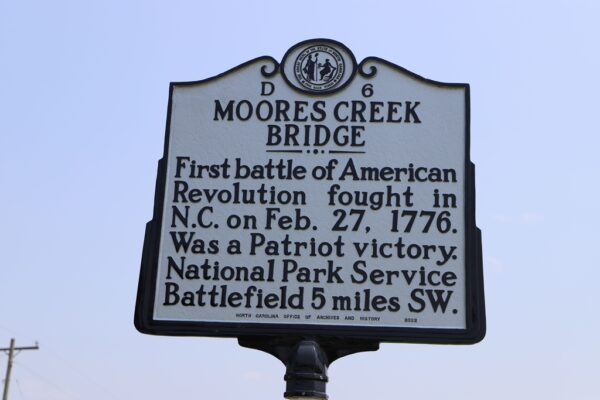 MOORES CREEK BRIDGE WAR MEMORIAL MARKER
