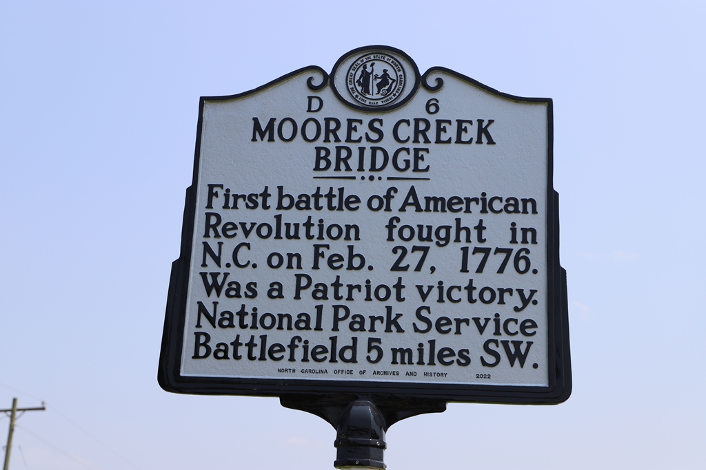 MOORES CREEK BRIDGE WAR MEMORIAL MARKER