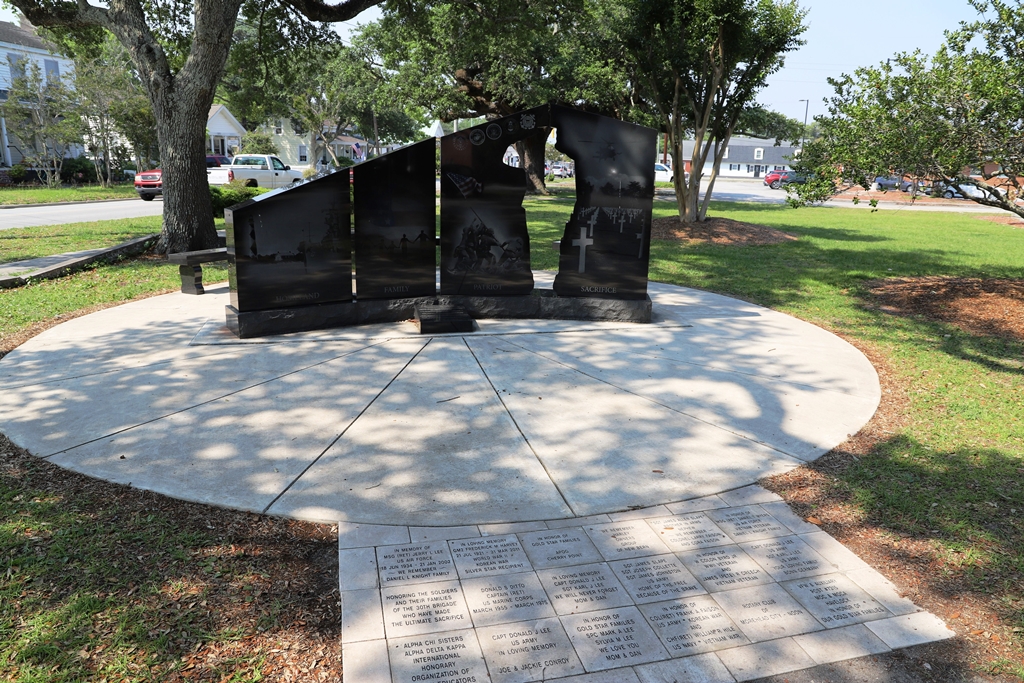 CATERET COUNTY GOLD STAR FAMILIES MEMORIAL MONUMENT BACK