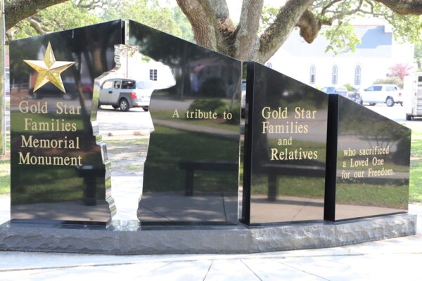 CATERET COUNTY GOLD STAR FAMILIES MEMORIAL MONUMENT FRONT