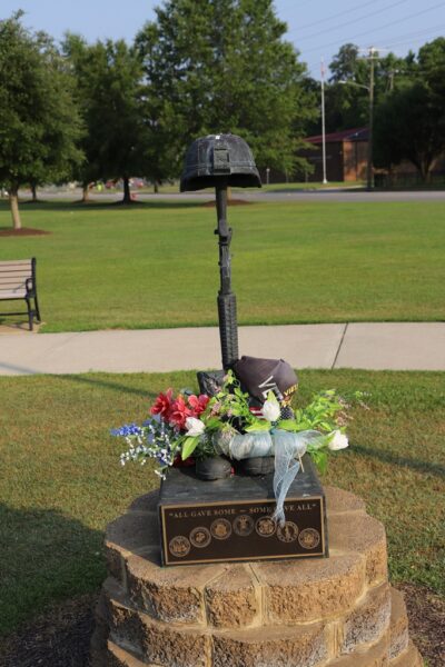 WASHINGTON, NC BATTLEFIELD CROSS WAR MEMORIAL