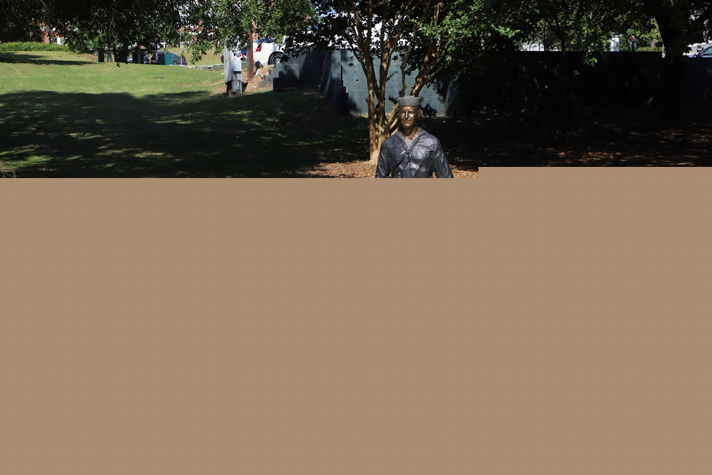 THE SAILOR US NAVY WORLD WAR II MEMORIAL