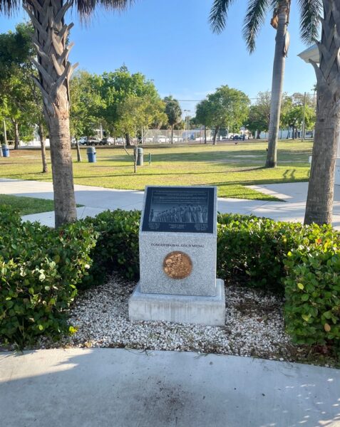 BAYVIEW PARK MONTFORD POINT MARINES WAR MEMORIAL