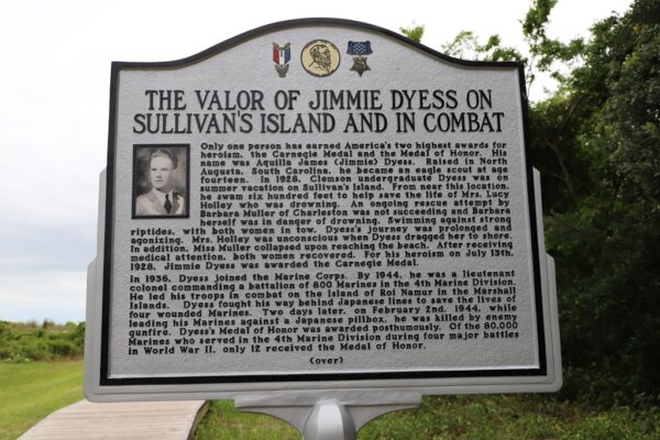 THE VALOR OF JIMMIE DYESS MEDAL OF HONOR WAR MEMORIAL MARKER FRONT