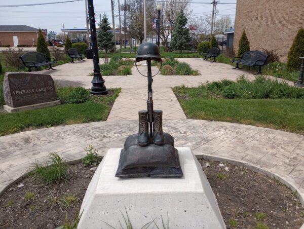 VETERANS GARDENS MEMORIAL BATTLEFIELD CROSS