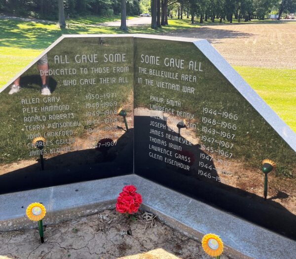 BELLEVILLE VIETNAM WAR ULTIMATE SACRIFICE MEMORIAL