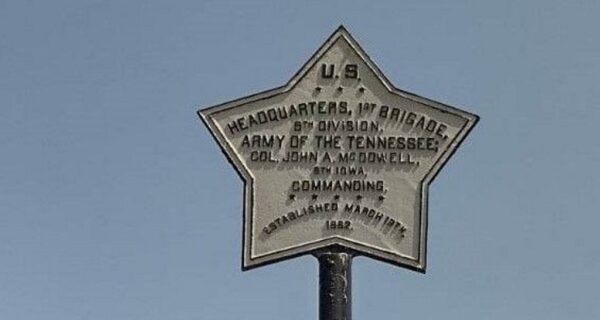 U.S. HEADQUARTERS, 1ST BRIGADE, 8TH DIVISION WAR MEMORIAL PLAQUE