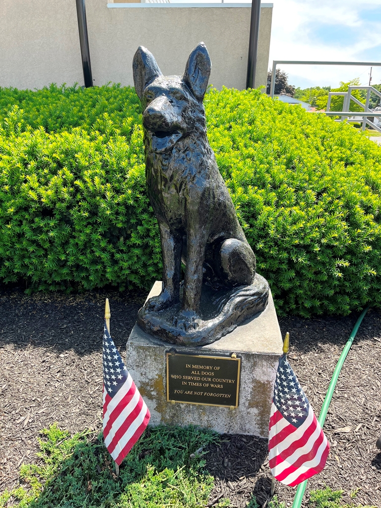 EAST BERLIN WAR DOG MEMORIAL