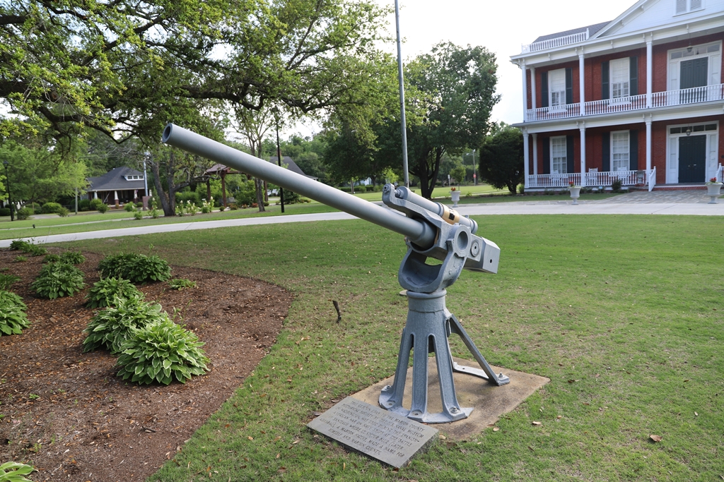 MARION COUNTY NAVAL GUN WAR MEMORIAL