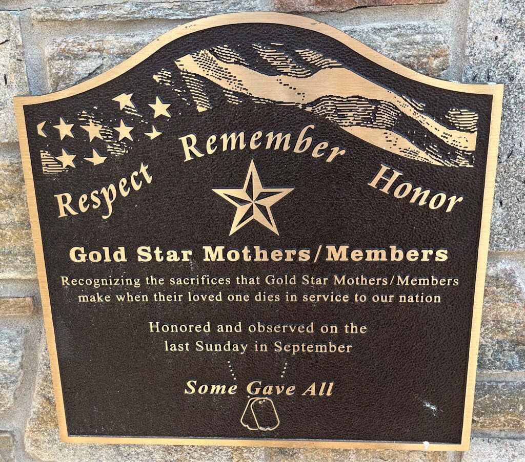GOLD STAR MOTHERS/MEMBERS WAR MEMORIAL PLAQUE
