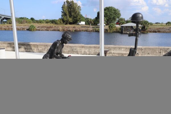 MOORE HAVEN ALL VETERANS MEMORIAL CLOSE-UP