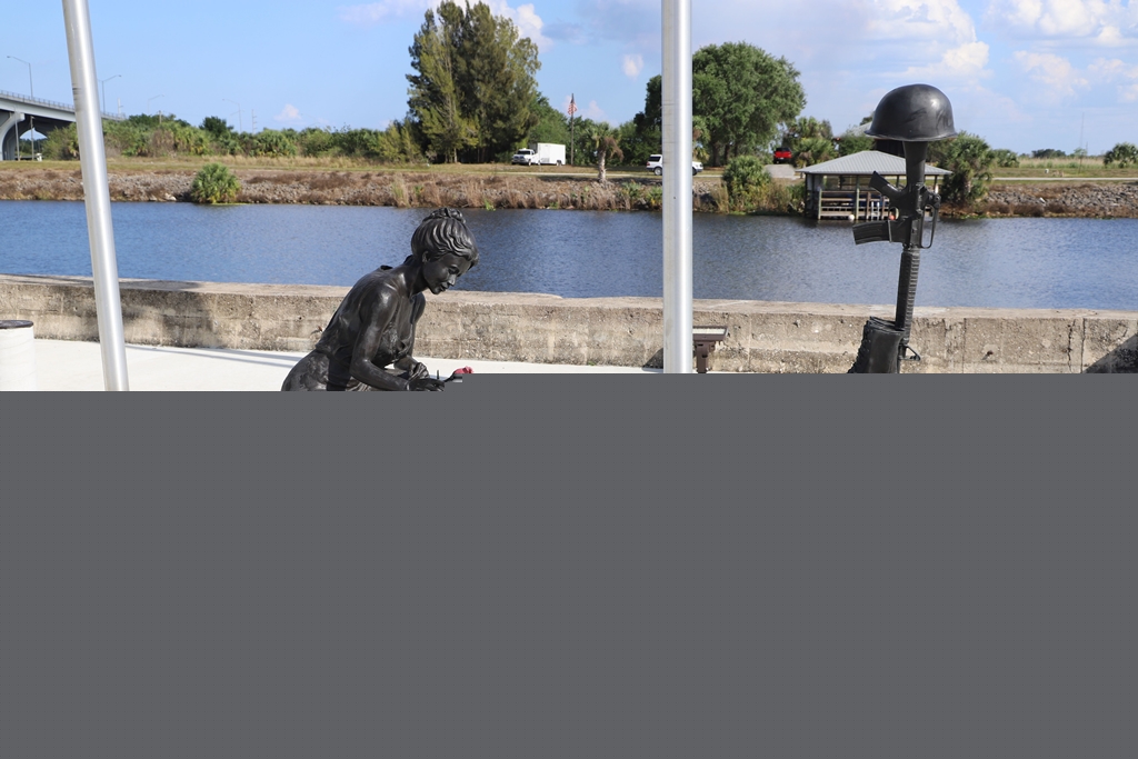 MOORE HAVEN ALL VETERANS MEMORIAL CLOSE-UP