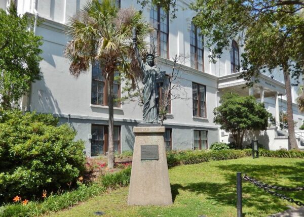 WILMINGTON REPLICA OF THE STATUE OF LIBERTY MEMORIAL