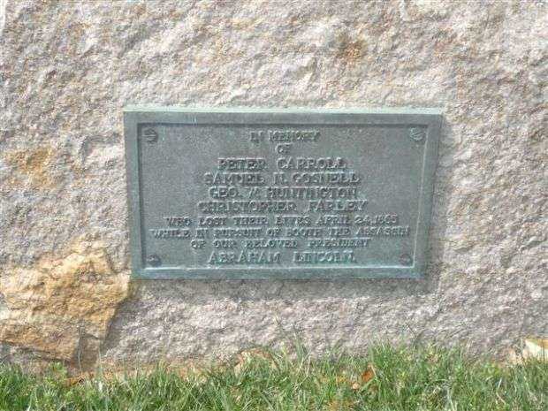 IN MEMORY OF PURSUERS OF BOOTH THE ASSASSIN MEMORIAL PLAQUE