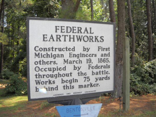 FEDERAL EARTHWORKS WAR MEMORIAL MARKER