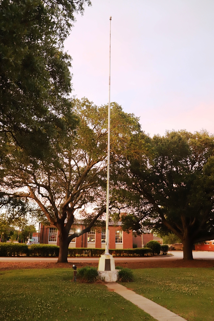 BISHOPVILLE VIETNAM SUPREME SACRIFICE MEMORIAL FLAGPOLE